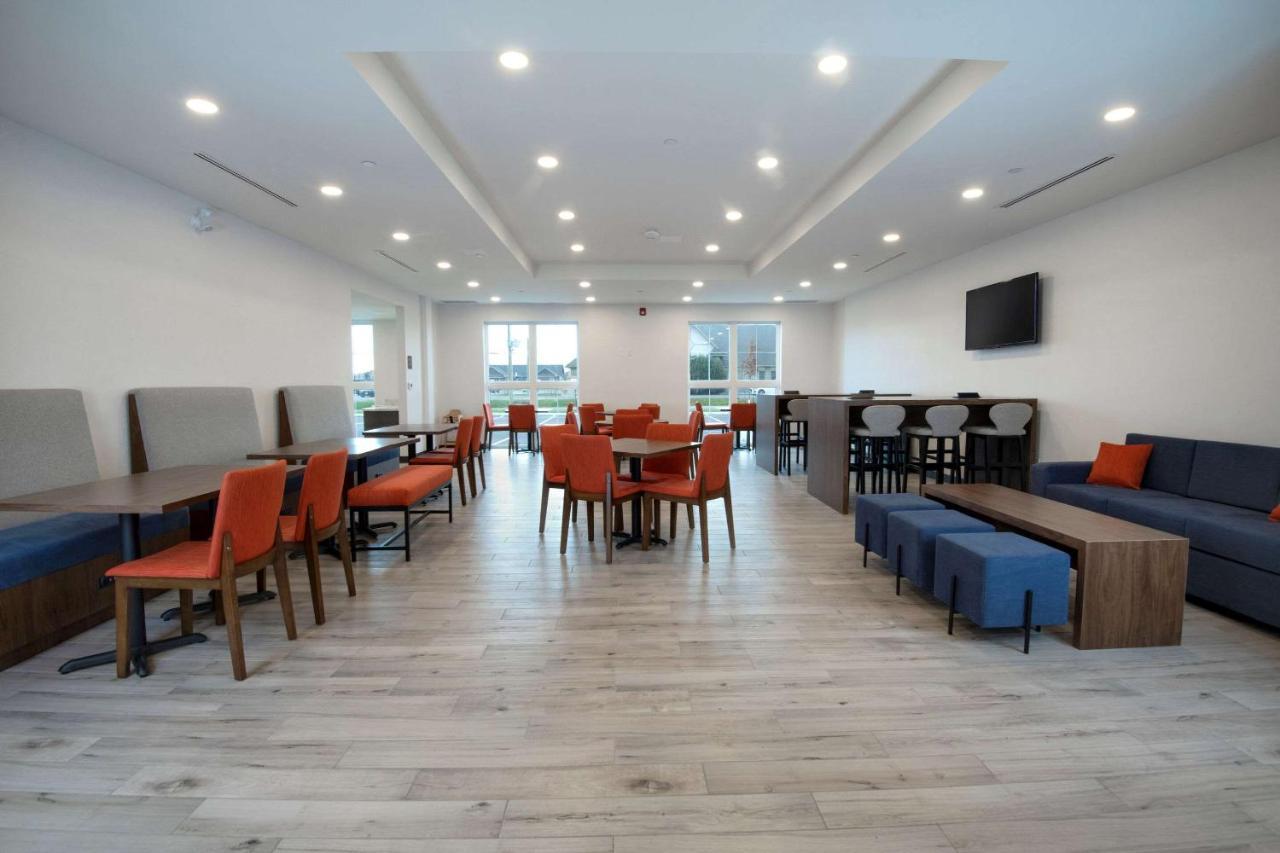 Comfort Inn & Suites Carleton Place Buitenkant foto
